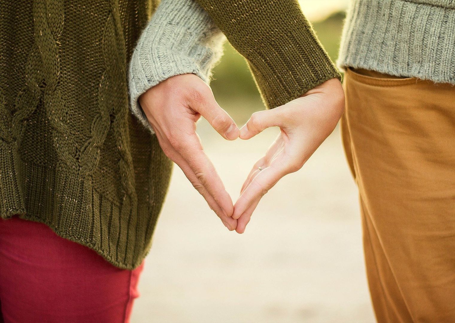 PIX_hands-ged41dc6a5_1920_©Free-Photos